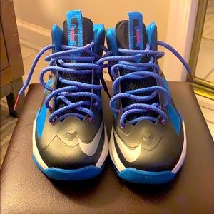 kids lebron sneakers